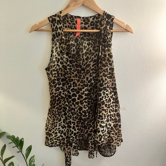 Flowy Leopard Print Blouse - Picture 1 of 11
